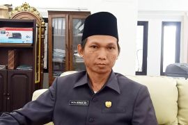 Anggota Komisi I DPRD Barut apresiasi kafilah MTQH kunjungi objek wisata