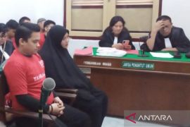 Ayah tiri dan ibu kandung pembunuh balita di Medan divonis bervariasi