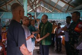 Pemerintah Manggarai Timur salurkan bantuan bagi korban pergerakan tanah