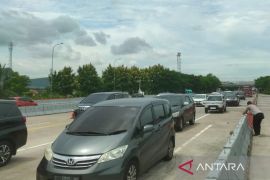 Astra Tol Cipali prediksi 472 ribu kendaraan melintas selama libur Imlek