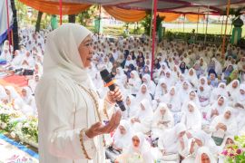 Khofifah istighosah dan doa bersama ribuan Muslimat NU Bangil