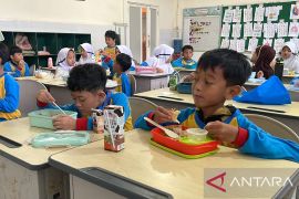 Siswa Sidoarjo peringati Hari Gizi Nasional lewat kebiasaan makan baik