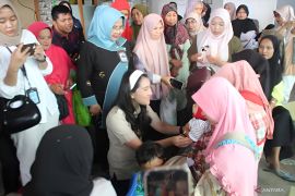 Wamen Kemendukbangga Isyana Bagoes Oka monitoring stunting di Sumbar