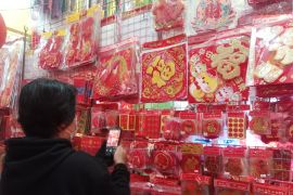 Aksesoris Tahun Baru Imlek 2576 Kongzili di Belitung laris terjual