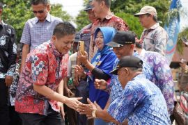 OKU Timur salurkan bantuan program bedah rumah gratis