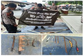 Remaja gengster bawa senjata tajam dibekuk di Banjarbaru