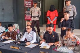 Hukum: dari penipuan jasa umrah hingga pencabutan pagar laut