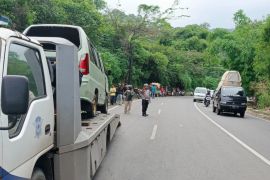 Tabrakan beruntun di Garut dipicu angkot oleng