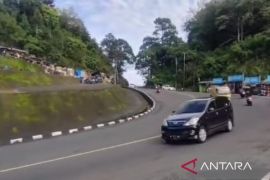 Polres Cianjur gelar personel di jalur Puncak mengantisipasi macet