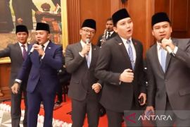 Menlu dan Mayor Teddy nyanyikan Kuch Kuch Hota Hai saat jamuan di India