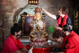 Vihara Amurva Bhumi kerja bakti sambut Tahun Baru Imlek