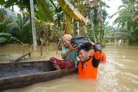 Bulog Riau menyalurkan bantuan beras untuk wilayah yang terdampak banjir