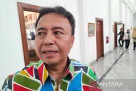 Jabar tegur TRPN karena pelanggaran pagar laut Bekasi yang kini disegel KKP