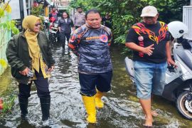 Lurah Pemurus Dalam imbau warga bersihkan sungai guna atasi banjir
