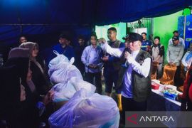 Gubernur Kalsel rogoh "kocek" sendiri untuk bantu korban banjir di Banjar