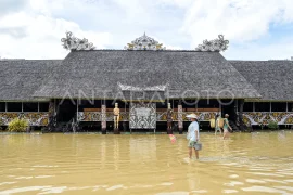 Banjir di Desa Budaya Adat Pampang Samarinda