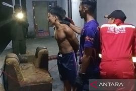 Petugas evakuasi ODGJ diikat di tiang teras rumah karena resahkan warga di Palangka Raya