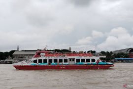 Kapal wisata Musi Cruise jadi favorit anak sekolah saat libur Imlek