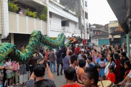 Rayakan Cap Go Meh, Barongsai berkeliling hibur warga Kota Serang