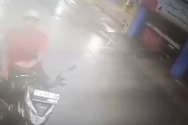 Polres Karawang tangkap dua pelaku pencurian sepeda motor