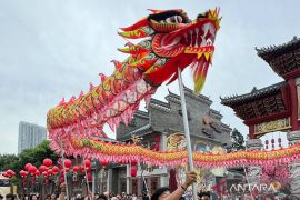 Old Shanghai meriahkan Imlek dengan pertunjukan Barongsai Patok