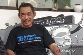 Bagaimana bisa mengkritisi dibenci, tapi memuji dielu-elukan?