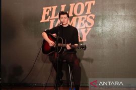 Elliot James Reay sapa penggemar di Indonesia