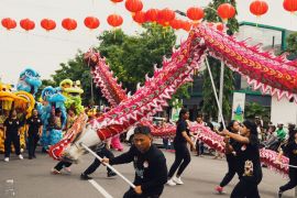 Kirab barongsai dan liong meriahkan perayaan Imlek di Kota Madiun