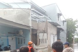 PMI Jakut bantu evakuasi warga terdampak banjir