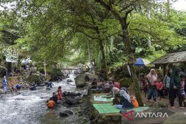 Libur Imlek di Wisata Sungai Cireong
