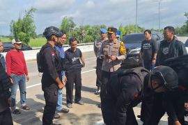 Ada paket mencurigakan di Exit Tol Madiun, Polisi turunkan Gegana