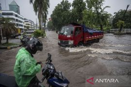 Transjakarta rekayasa rute terkait banjir yang melanda sebagian Jakarta