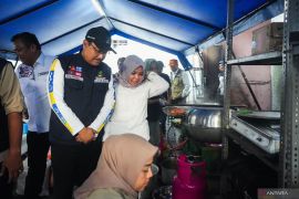 Mensos tinjau dapur umum & posko bantu warga terdampak banjir Jakarta