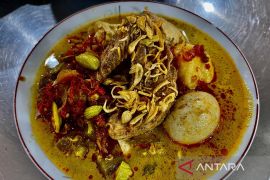 Lontong cap go meh jadi warisan kuliner perajut tradisi