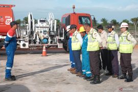Pertamina siagakan mobil refueller di bandara Singkawang selama Imlek 2025
