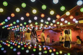 Sembahyang malam Imlek di kelenteng Samarinda