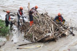 Perawatan jembatan cagar budaya saat musim hujan