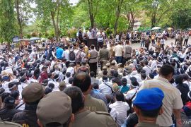 Sempat bersitegang dengan guru honorer anggota DPRD  Sukabumi akhirnya berdamai