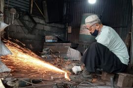 Usaha pandai besi tradisional Air Duren
