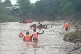 Anak Autis di Dompu terbawa arus sungai