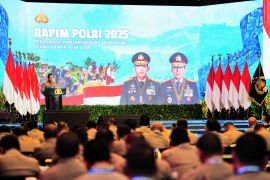 Kapolri Sigit  persilakan Kortastipidkor ikut awasi barang impor ilegal