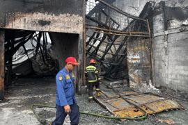 Disdamkar padamkan api pabrik tekstil Bandung setelah 13 jam