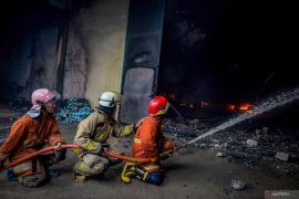 13 gudang terbakar di kawasan pergudangan Dadap Banten