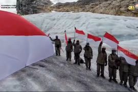 BBMKG prediksi salju abadi puncak Jayawijaya punah&nbsp;tahun 2026