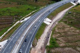 Tol Padang-Sicincin dilewati 46.900 kendaraan selama Nataru