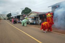 Polisi pastikan keamanan lalu lintas saat atraksi barongsai keliling