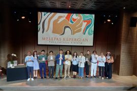 Buku puisi berjudul "Melepas Kepergian" kisahkan mahasiswa yang penuh gejolak