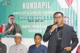 Rico Alviano serap aspirasi warga dan beri bantuan kepada masyarakat