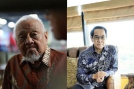 Mantan Wakil Ketua MK Laica menghibahkan ribuan buku ke Universitas Hasanuddin