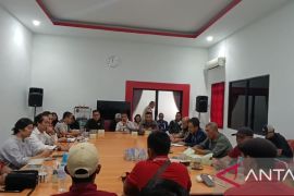 Buruh PT Duta Palma gelar aksi damai menunntut upah dan perlindungan hak